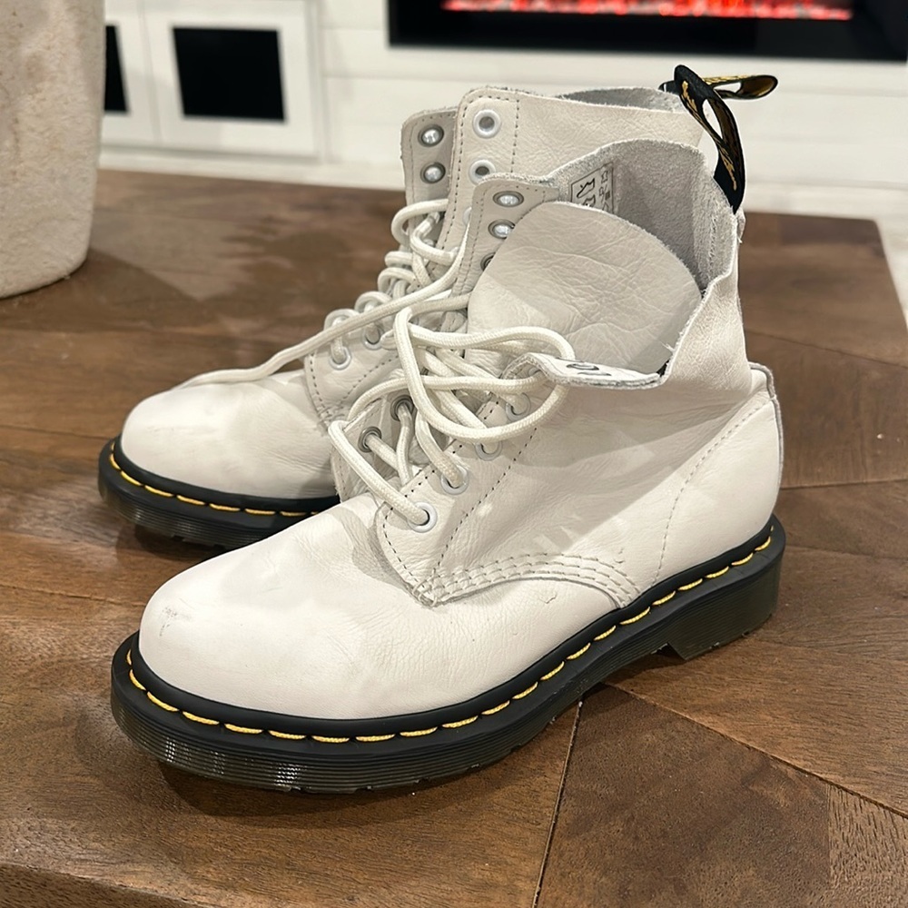 Dr. Martens cream Pascal Leather Boots size 6